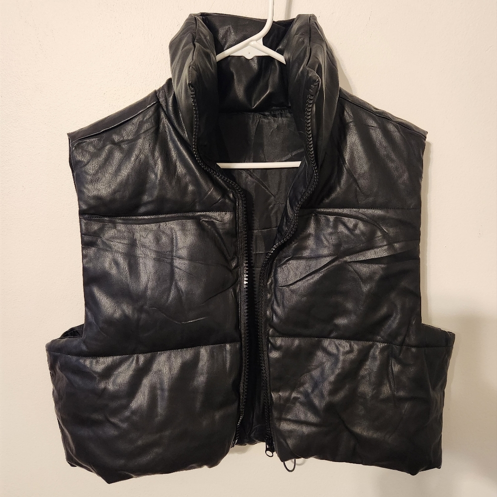 NWOT Unaeo Fayx Leather Crop Vest